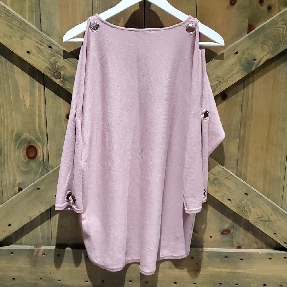 DRESSY PINK LONG SLEEVE TOP W CUT OUTS, COLD SHOULDER SILVER HARDWARE HIGH LOW - Picture 5 of 6